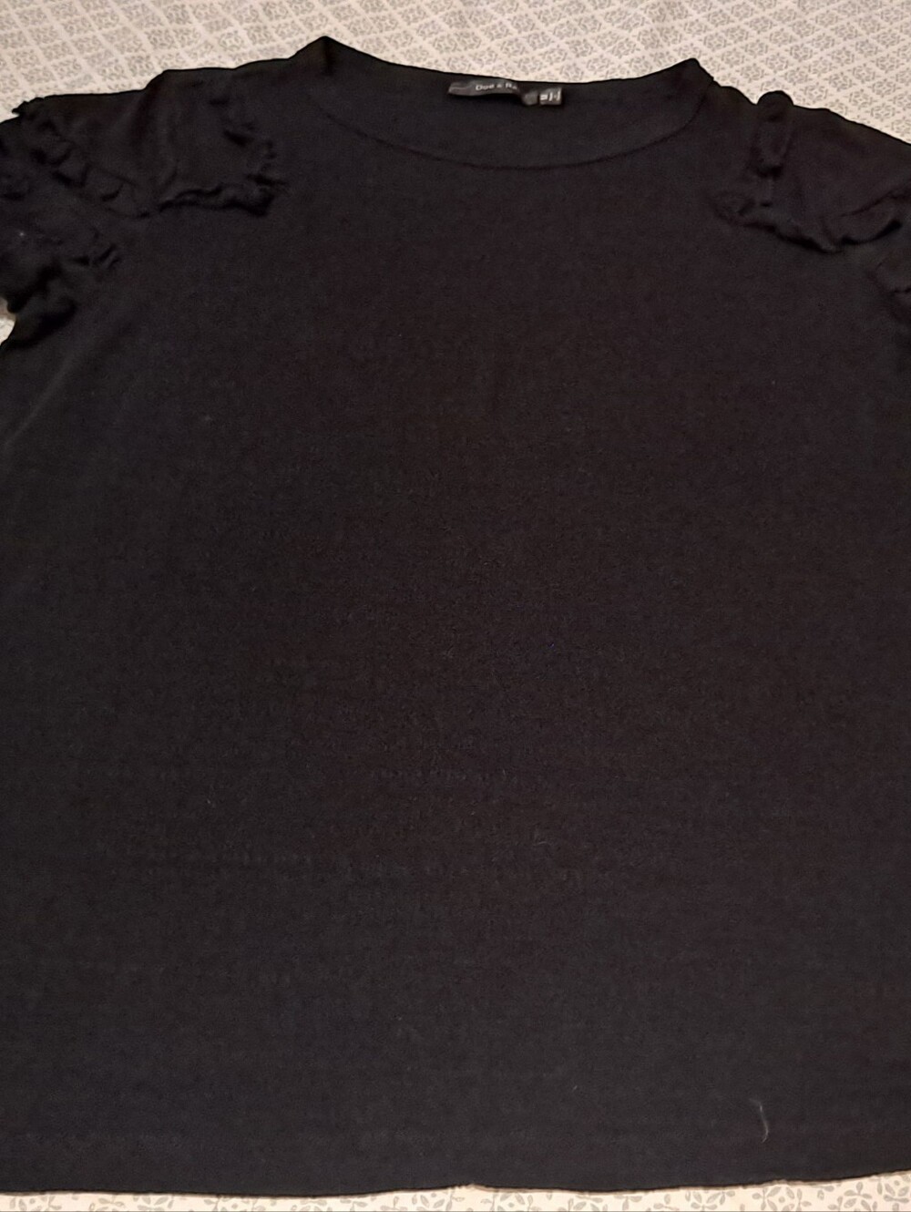 Doe & Rae Classic Black Ruffle Sleeve Top Sz M